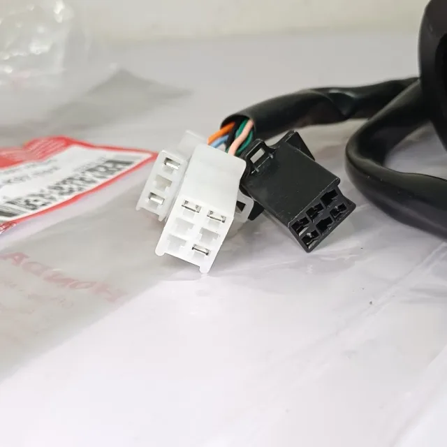 HOLDER SAKLAR SWITCH MOTOR KANAN RH PCX 150 PCX150 RH KANAN K97