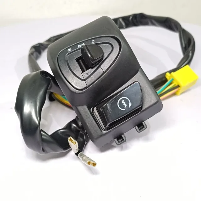 HOLDER SAKLAR SWITCH SCOOPY KARBU LAMA KANAN RH