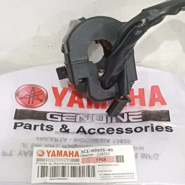HOLDER SAKLAR SWITCH MOTOR KIRI LH VIXION OLD LAMA 3CI 3C1