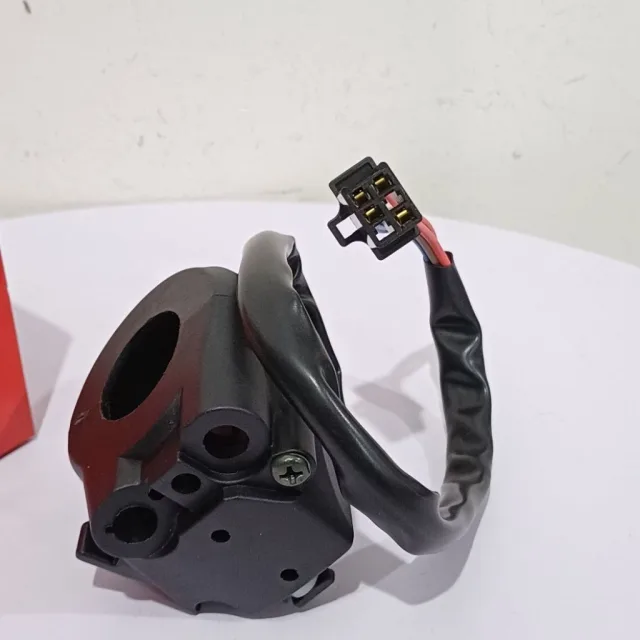 HOLDER SWITCH SAKLAR RH KANAN VIXION NEW 1PA KANAN