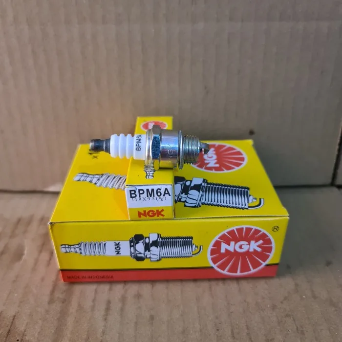 ISI 10 PCS BUSI NGK BPM6A MESIN POTONG PEMOTONG RUMPUT PER KOTAK ISI 10 PCS J1L-1-02