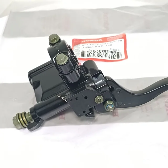RUMAH MINYAK MASTER REM ATAS ASSY KANAN VARIO 110 KARBU LAMA KVB