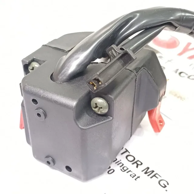 HOLDER SAKLAR SWITCH MOTOR KIRI LH VIXION NEW LH KIRI 1PA