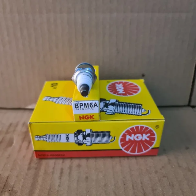 ISI 10 PCS BUSI NGK BPM6A MESIN POTONG PEMOTONG RUMPUT PER KOTAK ISI 10 PCS J1L-1-02