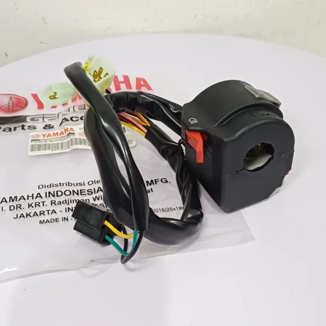 HOLDER SAKLAR SWITCH MOTOR KIRI LH VIXION NEW LH KIRI 1PA